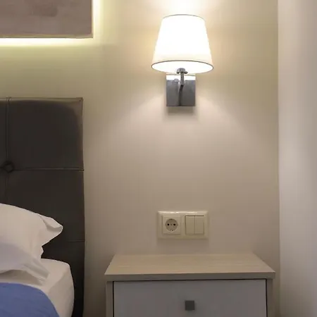 Deluxe Andreas * يميناريا