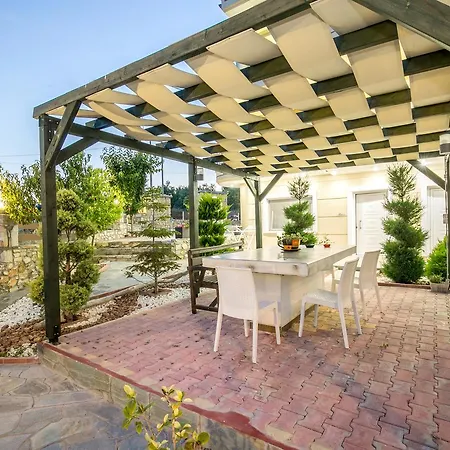 Deluxe Andreas شقة يميناريا